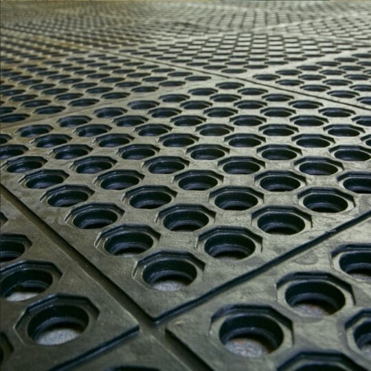 Heavy-Duty Interlocking Rubber Mesh Mat 3ft x 3ft (Black)